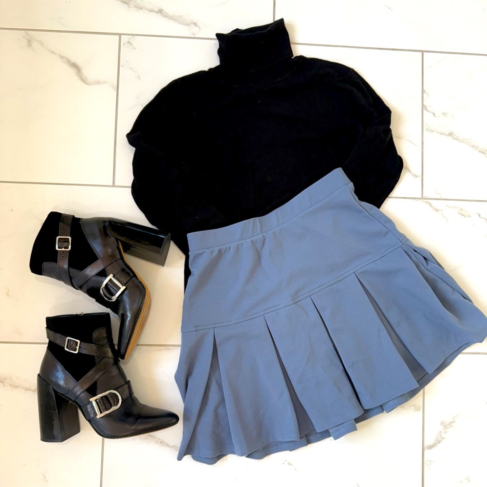 BB Dakota Gray 🩶 Pleated Skirt - NWT